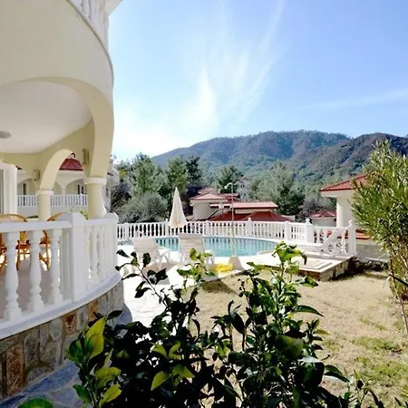Imagine Renting Your Own Luxury Villa Lakestone 4 *