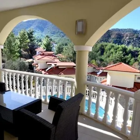 Vila Imagine Renting Your Own Luxury Villa Lakestone 4 *