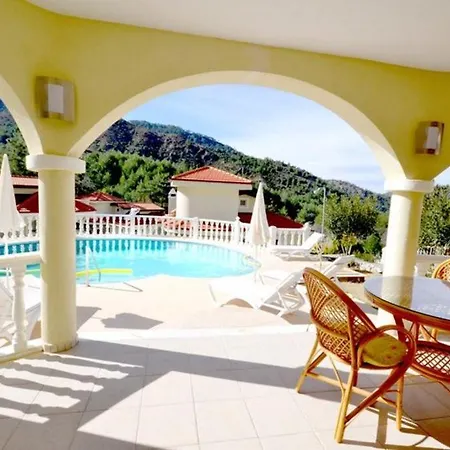 Imagine Renting Your Own Luxury Villa Lakestone 4 فيلة دالامان