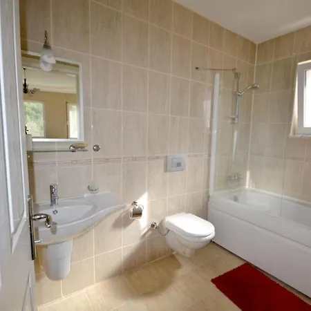Imagine Renting Your Own Luxury Villa Lakestone 4 *