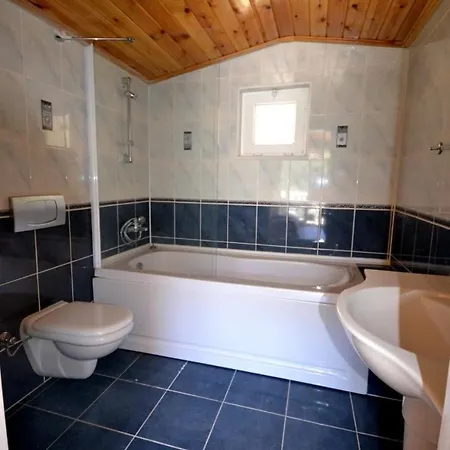 Imagine Renting Your Own Luxury Villa Lakestone 4 فيلة دالامان