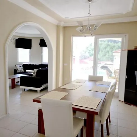 Imagine Renting Your Own Luxury Villa Lakestone 4 *